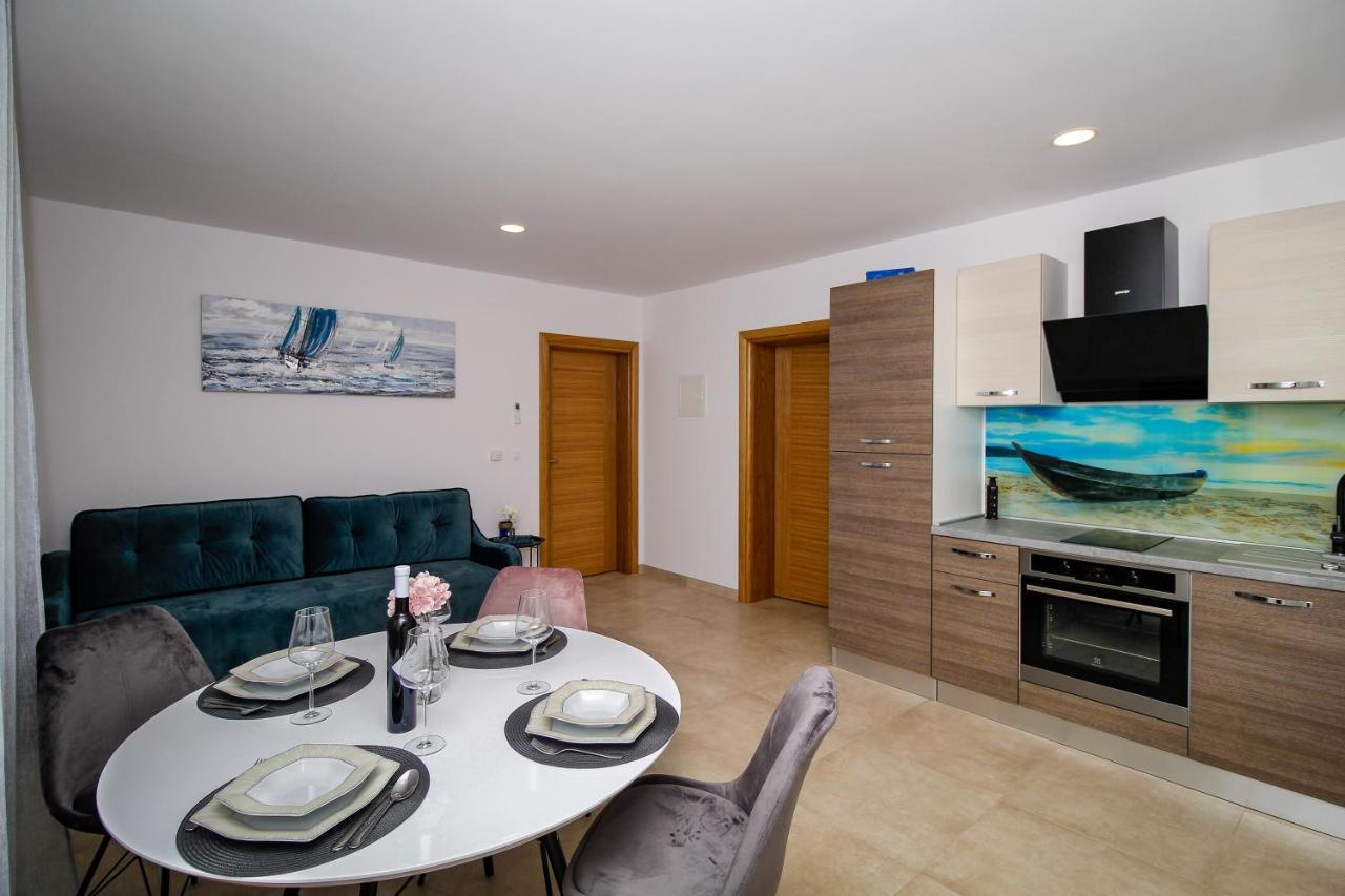 Apartments Balach โปเรช ภายนอก รูปภาพ