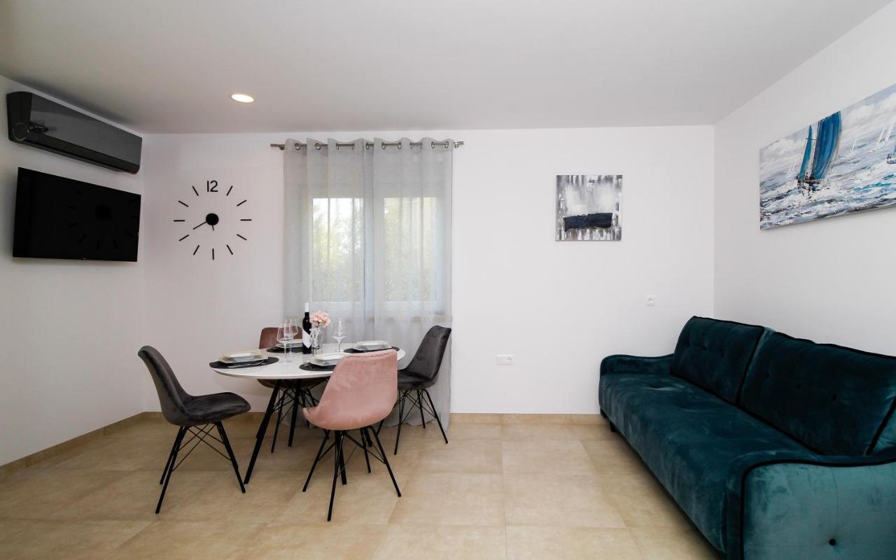 Apartments Balach โปเรช ภายนอก รูปภาพ