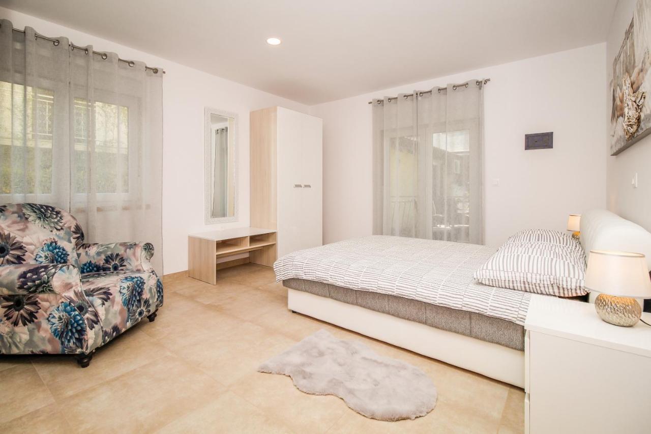 Apartments Balach โปเรช ภายนอก รูปภาพ