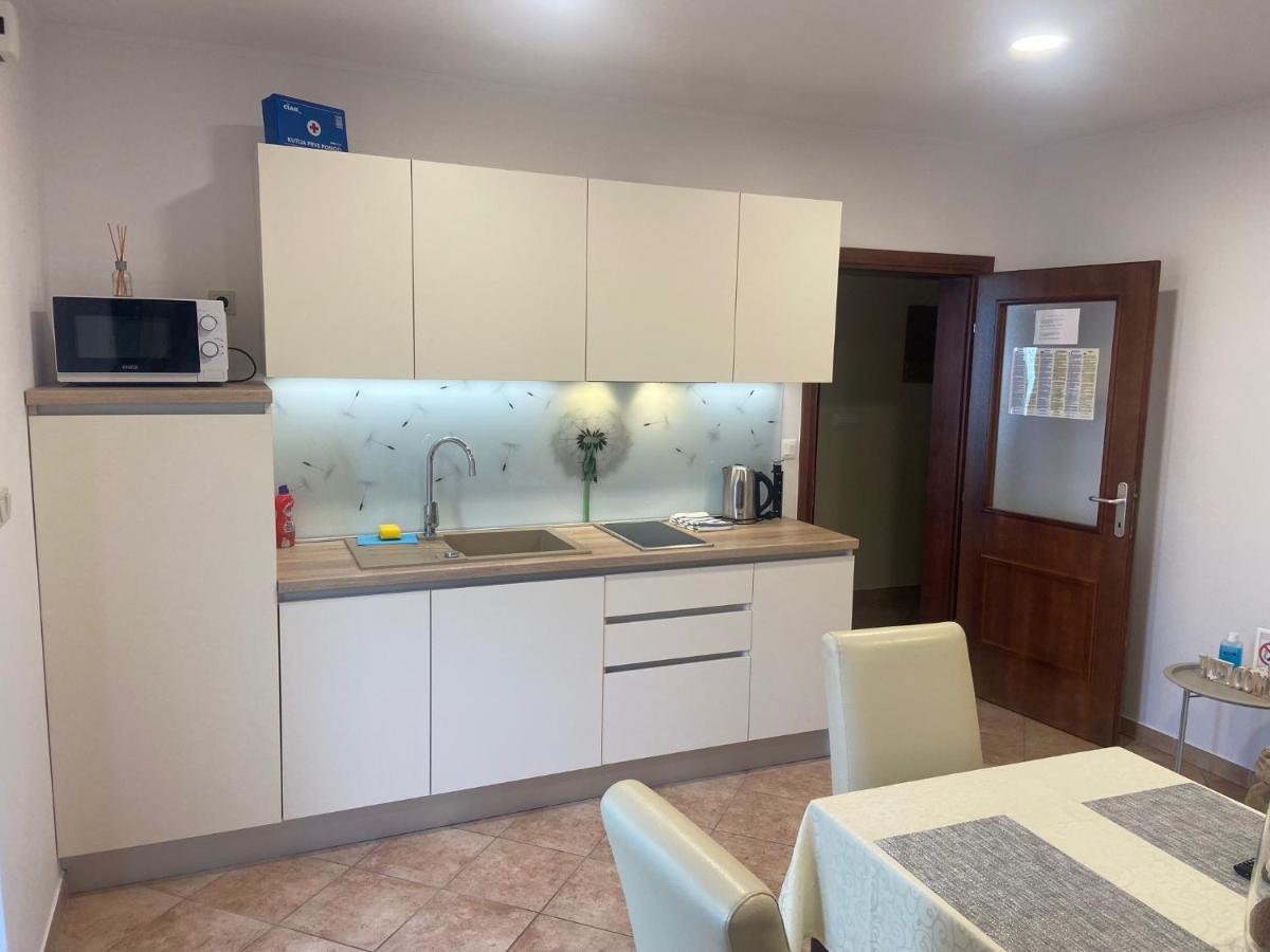 Apartments Balach โปเรช ภายนอก รูปภาพ